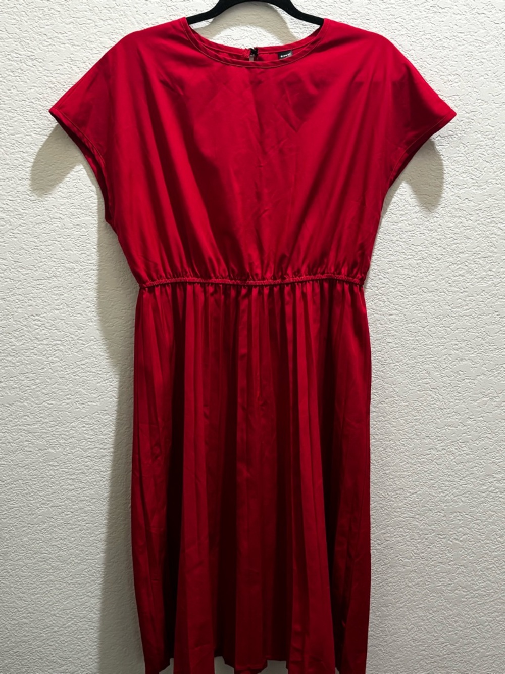 Classic Red Elastic-Waist Midi Dress by